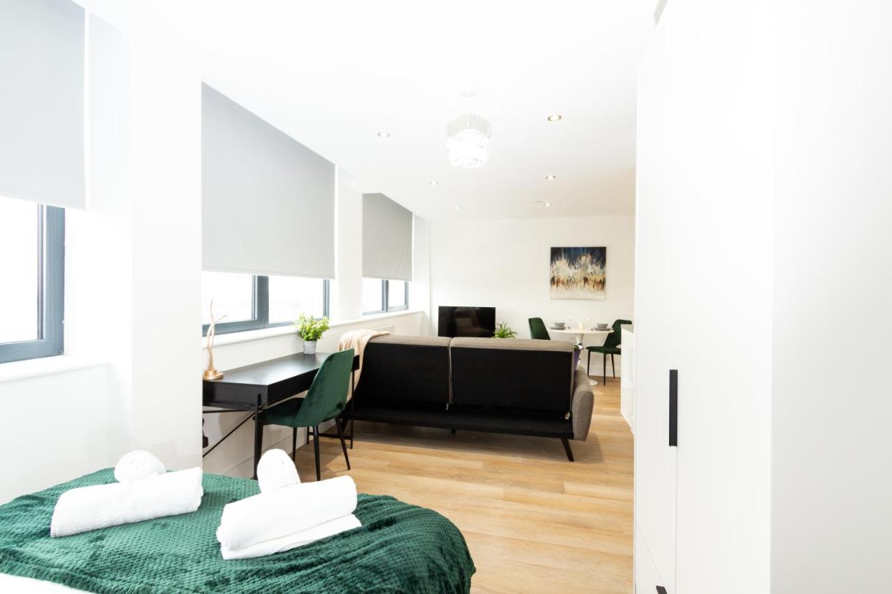 Stylish Studio Apt Overlooking Old Trafford Manchester Ngoại thất bức ảnh